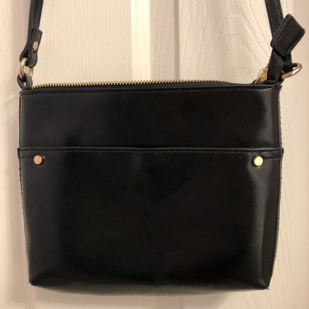 simple black crossbody